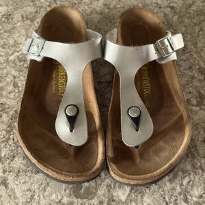 Birkenstock Gizeh Thong Sandals Silver.
Slightly worn and in good condition.